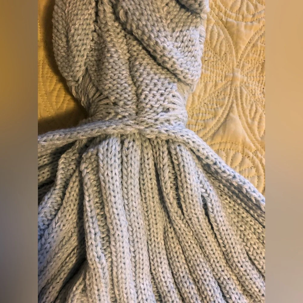 *NOW 30% OFF!!!* Mermaid Tail Blanket; Knit; Scale & Fin Detail; Aqua Blue - Picture 9 of 12